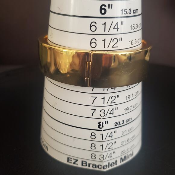 Juicy Couture Wide Hinged Buckle Bangle Bracelet‎ Gold Tone Signed Chunky - Picture 8 of 10